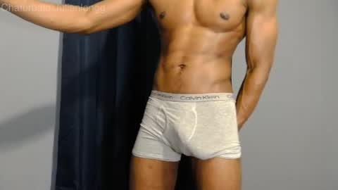 Snapshot of julienlongg chatting on 05/12/26, 12:08 Julien online show from 05/12/26, 12:08