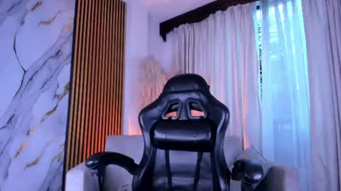 Snapshot of juliensaint_ chatting on 06/28/26, 11:27 Julien online show from 06/28/26, 11:27