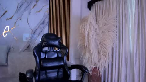 Snapshot of juliensaint_ chatting on 07/12/26, 11:45 Julien online show from 07/12/26, 11:45