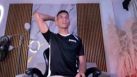 Snapshot of juliensaint_ chatting on 07/16/26, 11:49 Julien online show from 07/16/26, 11:49