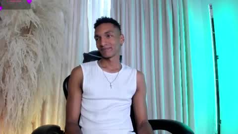 Snapshot of juliensaint_ chatting on 07/21/26, 01:02 Julien online show from 07/21/26, 01:02
