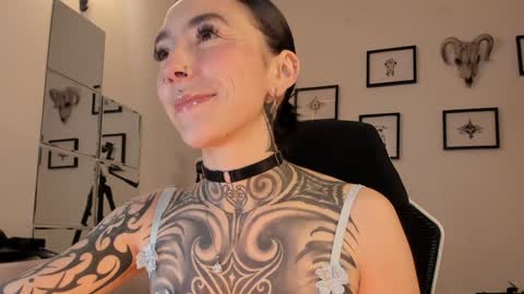 juliet_sourire online show from 01/25/25, 03:09