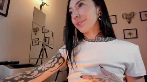 juliet_sourire online show from 02/05/25, 02:29