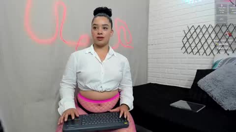 julieta_333 online show from 02/02/25, 11:51