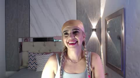 julieta__fox_ online show from 02/04/26, 02:17