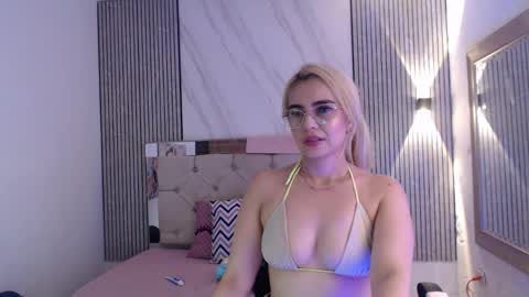 julieta__fox_ online show from 02/21/26, 02:23
