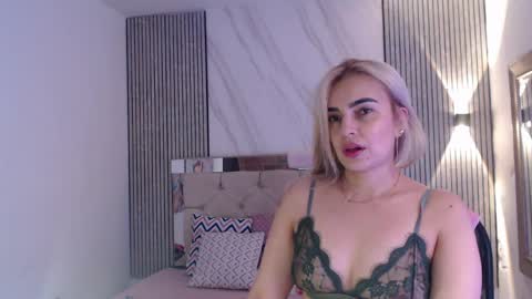 Snapshot of julieta__fox_ chatting on 04/05/26, 01:36 julieta__fox_ online show from 04/05/26, 01:36