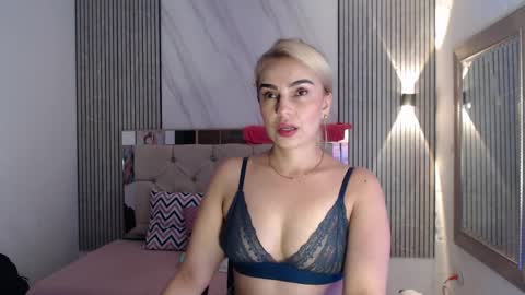 Snapshot of julieta__fox_ chatting on 04/07/26, 01:50 julieta__fox_ online show from 04/07/26, 01:50
