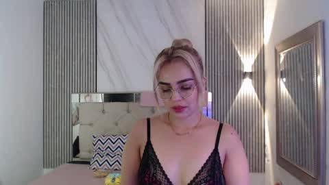 Snapshot of julieta__fox_ chatting on 04/08/26, 03:50 julieta__fox_ online show from 04/08/26, 03:50