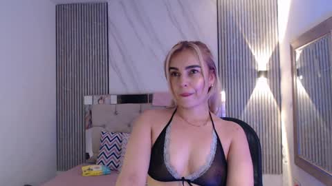 Snapshot of julieta__fox_ chatting on 04/09/26, 12:32 julieta__fox_ online show from 04/09/26, 12:32