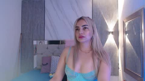 Snapshot of julieta__fox_ chatting on 04/14/26, 03:01 julieta__fox_ online show from 04/14/26, 03:01