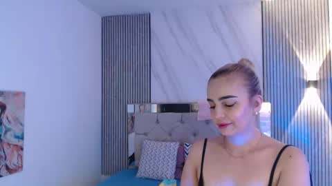Snapshot of julieta__fox_ chatting on 04/15/26, 03:02 julieta__fox_ online show from 04/15/26, 03:02