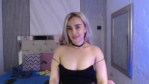 Snapshot of julieta__fox_ chatting on 04/21/26, 02:15 julieta__fox_ online show from 04/21/26, 02:15