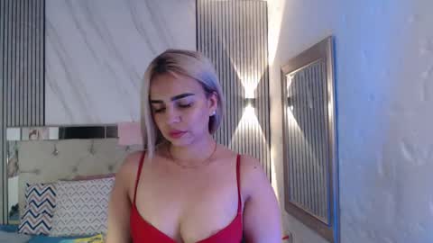 Snapshot of julieta__fox_ chatting on 04/23/26, 02:24 julieta__fox_ online show from 04/23/26, 02:24