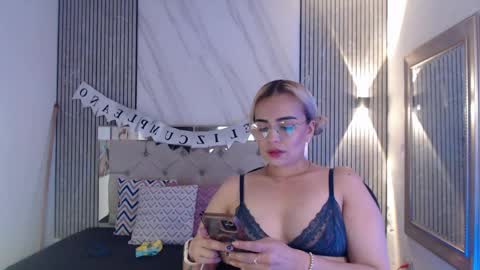 Snapshot of julieta__fox_ chatting on 04/28/26, 09:20 julieta__fox_ online show from 04/28/26, 09:20