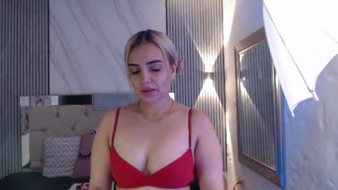 Snapshot of julieta__fox_ chatting on 05/02/26, 07:41 julieta__fox_ online show from 05/02/26, 07:41