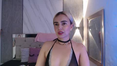 Snapshot of julieta__fox_ chatting on 05/04/26, 07:32 julieta__fox_ online show from 05/04/26, 07:32