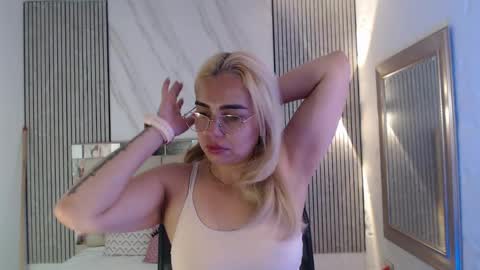 julieta__fox_ online show from 06/09/26, 03:23