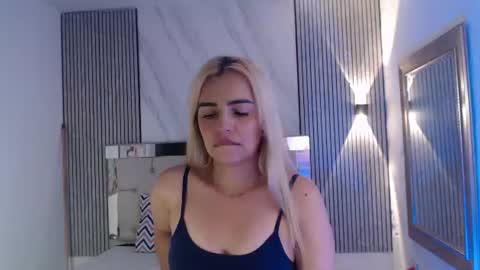 julieta__fox_ online show from 06/17/26, 07:15