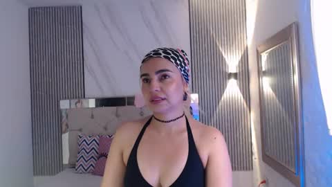 julieta__fox_ online show from 06/19/26, 05:06
