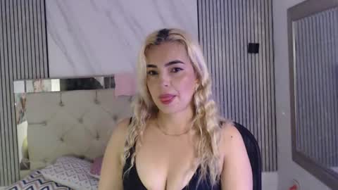 julieta__fox_ online show from 06/25/26, 03:49