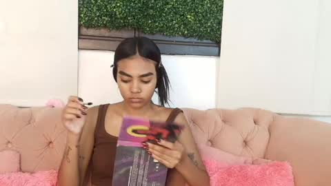 Snapshot of julieta_aguilar chatting on 04/17/26, 07:06 Juli online show from 04/17/26, 07:06