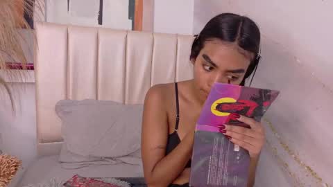Snapshot of julieta_aguilar chatting on 05/09/26, 07:30 Juli online show from 05/09/26, 07:30