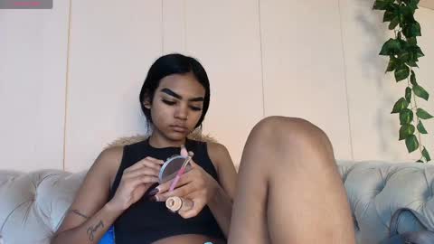 Snapshot of julieta_aguilar chatting on 05/26/26, 07:43 Juli online show from 05/26/26, 07:43