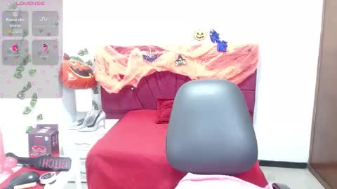 Snapshot of julieta_curvy69 chatting on 10/07/25, 12:02 julieta_curvy69 online show from 10/07/25, 12:02
