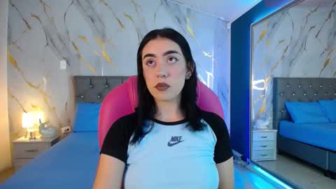 Snapshot of julieta_de_los_angeles chatting on 03/10/25, 03:34 Julieta online show from 03/10/25, 03:34