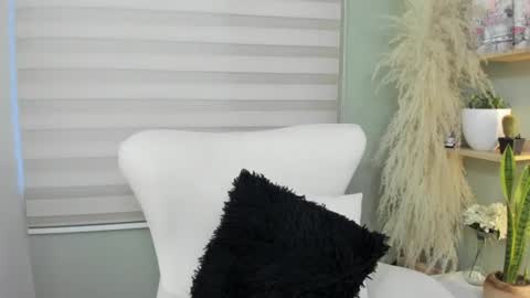 Snapshot of julieta_evans_1 chatting on 07/01/26, 11:15 Julieta online show from 07/01/26, 11:15