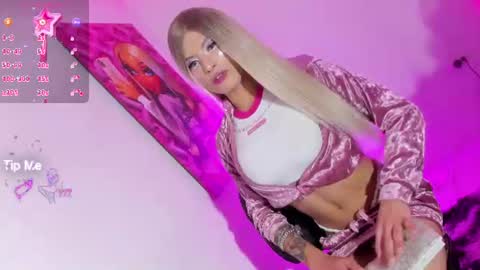 Snapshot of julieta_princess_ chatting on 06/18/26, 04:02 online show from 06/18/26, 04:02