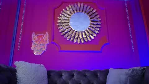 Snapshot of julieta_russell chatting on 04/28/26, 11:04 Julieta online show from 04/28/26, 11:04