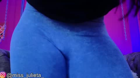 Snapshot of julieta_russell chatting on 05/12/26, 12:13 Julieta online show from 05/12/26, 12:13