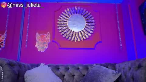 Snapshot of julieta_russell chatting on 05/18/26, 11:38 Julieta online show from 05/18/26, 11:38