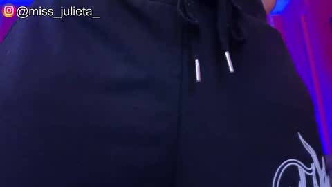 Snapshot of julieta_russell chatting on 05/21/26, 11:28 Julieta online show from 05/21/26, 11:28