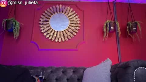 Snapshot of julieta_russell chatting on 06/04/26, 12:00 Julieta online show from 06/04/26, 12:00