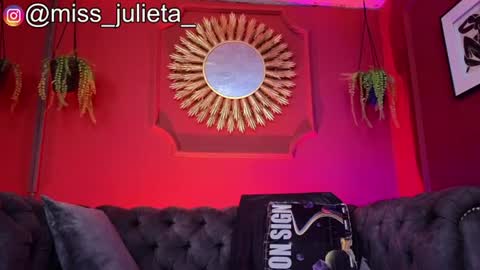 Snapshot of julieta_russell chatting on 06/25/26, 11:37 Julieta online show from 06/25/26, 11:37
