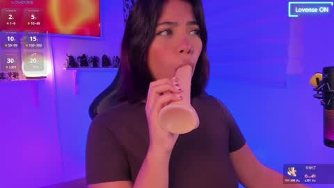 Snapshot of julietariverss chatting on 02/15/26, 08:02 Julieta online show from 02/15/26, 08:02