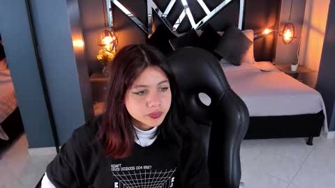 Snapshot of julieth_brown_ chatting on 10/11/25, 07:34 Julieth online show from 10/11/25, 07:34