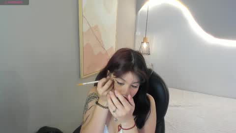 Snapshot of julieth_brown_ chatting on 12/17/25, 07:31 Julieth online show from 12/17/25, 07:31