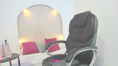 Snapshot of julieth_cooper1 chatting on 09/25/25, 11:52 Julieth online show from 09/25/25, 11:52