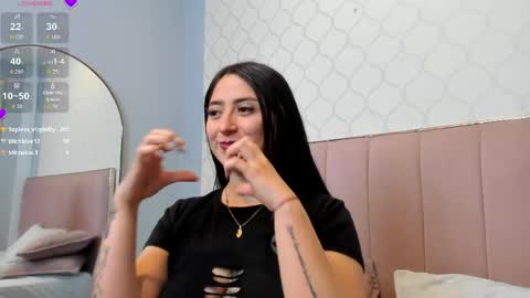 Snapshot of juliethcruz chatting on 04/18/26, 07:58 online show from 04/18/26, 07:58