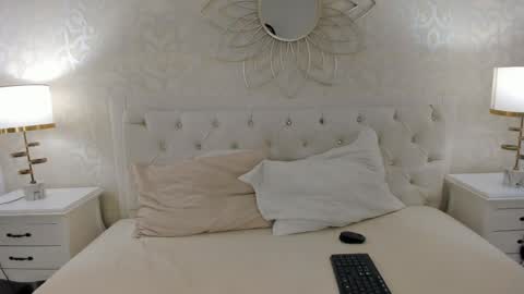 Snapshot of julietta___ chatting on 04/19/26, 12:04 julietta online show from 04/19/26, 12:04