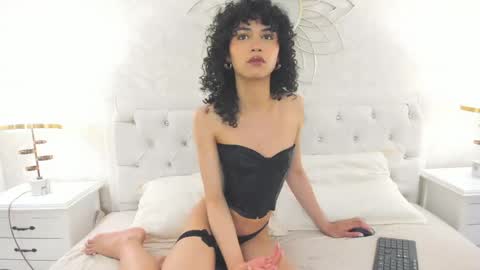 Snapshot of julietta___ chatting on 05/04/26, 12:34 julietta online show from 05/04/26, 12:34
