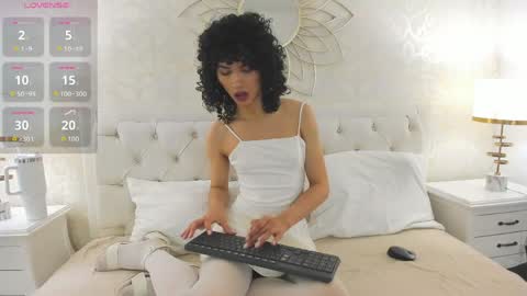Snapshot of julietta___ chatting on 05/14/26, 12:45 julietta online show from 05/14/26, 12:45