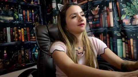 Snapshot of julietta__jackson chatting on 01/02/25, 10:44 Julietta Jackson online show from 01/02/25, 10:44