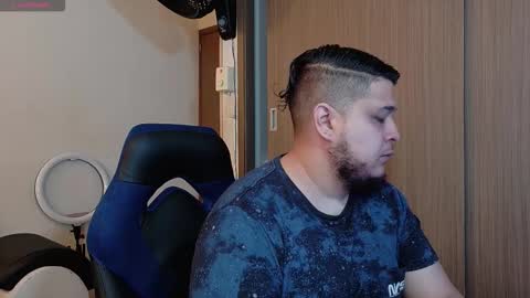 Snapshot of julietta_max chatting on 12/17/25, 11:49 julietta max online show from 12/17/25, 11:49