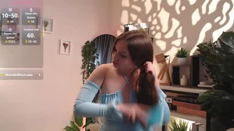 Julie online show from 05/12/26, 12:35