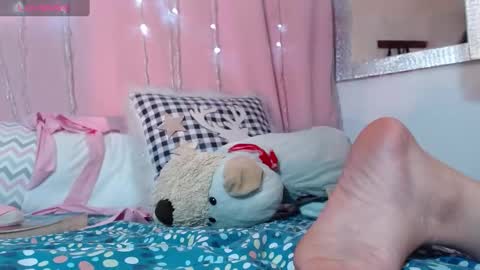 Snapshot of juliette_ponce chatting on 01/07/25, 06:27 juliette online show from 01/07/25, 06:27